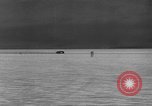 Standbild John Cobb Bonneville Salt Flats Utah USA, 1939, aus Sekunde 18 historischem Filmmaterial Videoclip 65675042801