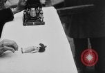 Standbild lebensrettende Auto Stoßfänger Erfindung London England Vereinigtes Königreich, 1930, aus Sekunde 18 historischem Filmmaterial Videoclip 65675042803