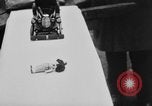 Standbild lebensrettende Auto Stoßfänger Erfindung London England Vereinigtes Königreich, 1930, aus Sekunde 19 historischem Filmmaterial Videoclip 65675042803
