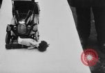 Standbild lebensrettende Auto Stoßfänger Erfindung London England Vereinigtes Königreich, 1930, aus Sekunde 21 historischem Filmmaterial Videoclip 65675042803