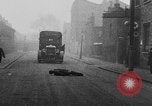 Standbild lebensrettende Auto Stoßfänger Erfindung London England Vereinigtes Königreich, 1930, aus Sekunde 22 historischem Filmmaterial Videoclip 65675042803