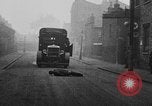 Standbild lebensrettende Auto Stoßfänger Erfindung London England Vereinigtes Königreich, 1930, aus Sekunde 24 historischem Filmmaterial Videoclip 65675042803