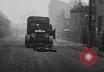 Standbild lebensrettende Auto Stoßfänger Erfindung London England Vereinigtes Königreich, 1930, aus Sekunde 25 historischem Filmmaterial Videoclip 65675042803