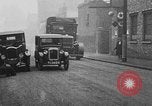 Standbild lebensrettende Auto Stoßfänger Erfindung London England Vereinigtes Königreich, 1930, aus Sekunde 30 historischem Filmmaterial Videoclip 65675042803