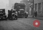 Standbild lebensrettende Auto Stoßfänger Erfindung London England Vereinigtes Königreich, 1930, aus Sekunde 32 historischem Filmmaterial Videoclip 65675042803