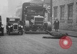 Standbild lebensrettende Auto Stoßfänger Erfindung London England Vereinigtes Königreich, 1930, aus Sekunde 33 historischem Filmmaterial Videoclip 65675042803
