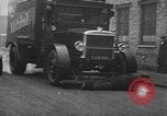 Standbild lebensrettende Auto Stoßfänger Erfindung London England Vereinigtes Königreich, 1930, aus Sekunde 35 historischem Filmmaterial Videoclip 65675042803