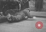 Standbild lebensrettende Auto Stoßfänger Erfindung London England Vereinigtes Königreich, 1930, aus Sekunde 37 historischem Filmmaterial Videoclip 65675042803