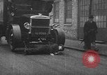 Standbild lebensrettende Auto Stoßfänger Erfindung London England Vereinigtes Königreich, 1930, aus Sekunde 38 historischem Filmmaterial Videoclip 65675042803