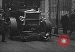 Standbild lebensrettende Auto Stoßfänger Erfindung London England Vereinigtes Königreich, 1930, aus Sekunde 39 historischem Filmmaterial Videoclip 65675042803