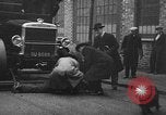 Standbild lebensrettende Auto Stoßfänger Erfindung London England Vereinigtes Königreich, 1930, aus Sekunde 41 historischem Filmmaterial Videoclip 65675042803