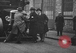 Standbild lebensrettende Auto Stoßfänger Erfindung London England Vereinigtes Königreich, 1930, aus Sekunde 43 historischem Filmmaterial Videoclip 65675042803