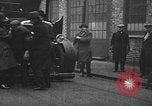 Standbild lebensrettende Auto Stoßfänger Erfindung London England Vereinigtes Königreich, 1930, aus Sekunde 45 historischem Filmmaterial Videoclip 65675042803