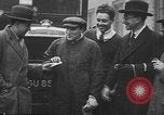 Standbild lebensrettende Auto Stoßfänger Erfindung London England Vereinigtes Königreich, 1930, aus Sekunde 46 historischem Filmmaterial Videoclip 65675042803