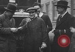 Standbild lebensrettende Auto Stoßfänger Erfindung London England Vereinigtes Königreich, 1930, aus Sekunde 47 historischem Filmmaterial Videoclip 65675042803