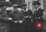 Standbild lebensrettende Auto Stoßfänger Erfindung London England Vereinigtes Königreich, 1930, aus Sekunde 50 historischem Filmmaterial Videoclip 65675042803