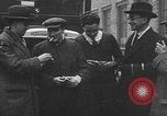 Standbild lebensrettende Auto Stoßfänger Erfindung London England Vereinigtes Königreich, 1930, aus Sekunde 51 historischem Filmmaterial Videoclip 65675042803