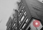 Standbild Gebäude in Brand Chicago Illinois USA, 1930, aus Sekunde 32 historischem Filmmaterial Videoclip 65675042807