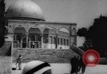Standbild Israelische Araber die in den Moscheen in Jerusalem Jerusalem Palästina, 1967, aus Sekunde 29 historischem Filmmaterial Videoclip 65675042821