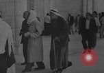 Standbild Israelische Araber die in den Moscheen in Jerusalem Jerusalem Palästina, 1967, aus Sekunde 30 historischem Filmmaterial Videoclip 65675042821