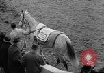 Immagine di Grand National corsa di cavalli Liverpool England, 1963, secondo 21 filmato di repertorio 65675042828