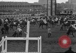 Immagine di Grand National corsa di cavalli Liverpool England, 1963, secondo 22 filmato di repertorio 65675042828