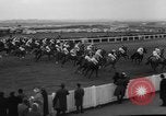 Immagine di Grand National corsa di cavalli Liverpool England, 1963, secondo 30 filmato di repertorio 65675042828