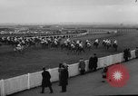 Immagine di Grand National corsa di cavalli Liverpool England, 1963, secondo 32 filmato di repertorio 65675042828