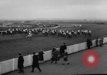 Immagine di Grand National corsa di cavalli Liverpool England, 1963, secondo 33 filmato di repertorio 65675042828
