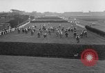 Immagine di Grand National corsa di cavalli Liverpool England, 1963, secondo 37 filmato di repertorio 65675042828