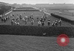 Immagine di Grand National corsa di cavalli Liverpool England, 1963, secondo 39 filmato di repertorio 65675042828