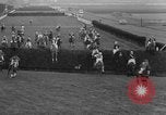 Immagine di Grand National corsa di cavalli Liverpool England, 1963, secondo 41 filmato di repertorio 65675042828