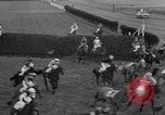 Immagine di Grand National corsa di cavalli Liverpool England, 1963, secondo 46 filmato di repertorio 65675042828