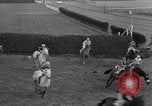 Immagine di Grand National corsa di cavalli Liverpool England, 1963, secondo 48 filmato di repertorio 65675042828