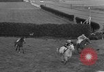 Immagine di Grand National corsa di cavalli Liverpool England, 1963, secondo 49 filmato di repertorio 65675042828