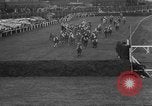 Immagine di Grand National corsa di cavalli Liverpool England, 1963, secondo 52 filmato di repertorio 65675042828