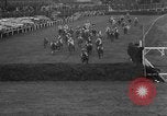 Immagine di Grand National corsa di cavalli Liverpool England, 1963, secondo 53 filmato di repertorio 65675042828