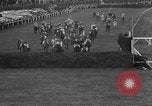Immagine di Grand National corsa di cavalli Liverpool England, 1963, secondo 55 filmato di repertorio 65675042828
