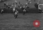 Immagine di Grand National corsa di cavalli Liverpool England, 1963, secondo 57 filmato di repertorio 65675042828