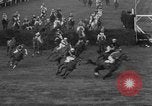 Immagine di Grand National corsa di cavalli Liverpool England, 1963, secondo 58 filmato di repertorio 65675042828