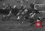 Immagine di Grand National corsa di cavalli Liverpool England, 1963, secondo 59 filmato di repertorio 65675042828