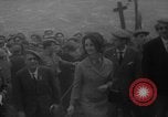 Standbild Masse Spanien, 1963, aus Sekunde 22 historischem Filmmaterial Videoclip 65675042833