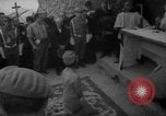 Standbild Masse Spanien, 1963, aus Sekunde 27 historischem Filmmaterial Videoclip 65675042833