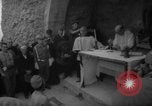 Standbild Masse Spanien, 1963, aus Sekunde 29 historischem Filmmaterial Videoclip 65675042833