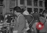 Standbild Flohmarkt New York United States USA, 1963, aus Sekunde 12 historischem Filmmaterial Videoclip 65675042834