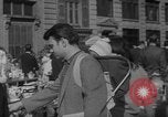Standbild Flohmarkt New York United States USA, 1963, aus Sekunde 13 historischem Filmmaterial Videoclip 65675042834