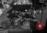 Standbild Flohmarkt New York United States USA, 1963, aus Sekunde 18 historischem Filmmaterial Videoclip 65675042834