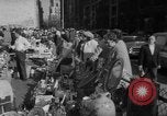 Standbild Flohmarkt New York United States USA, 1963, aus Sekunde 24 historischem Filmmaterial Videoclip 65675042834