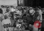 Standbild Flohmarkt New York United States USA, 1963, aus Sekunde 26 historischem Filmmaterial Videoclip 65675042834