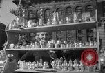 Standbild Flohmarkt New York United States USA, 1963, aus Sekunde 28 historischem Filmmaterial Videoclip 65675042834